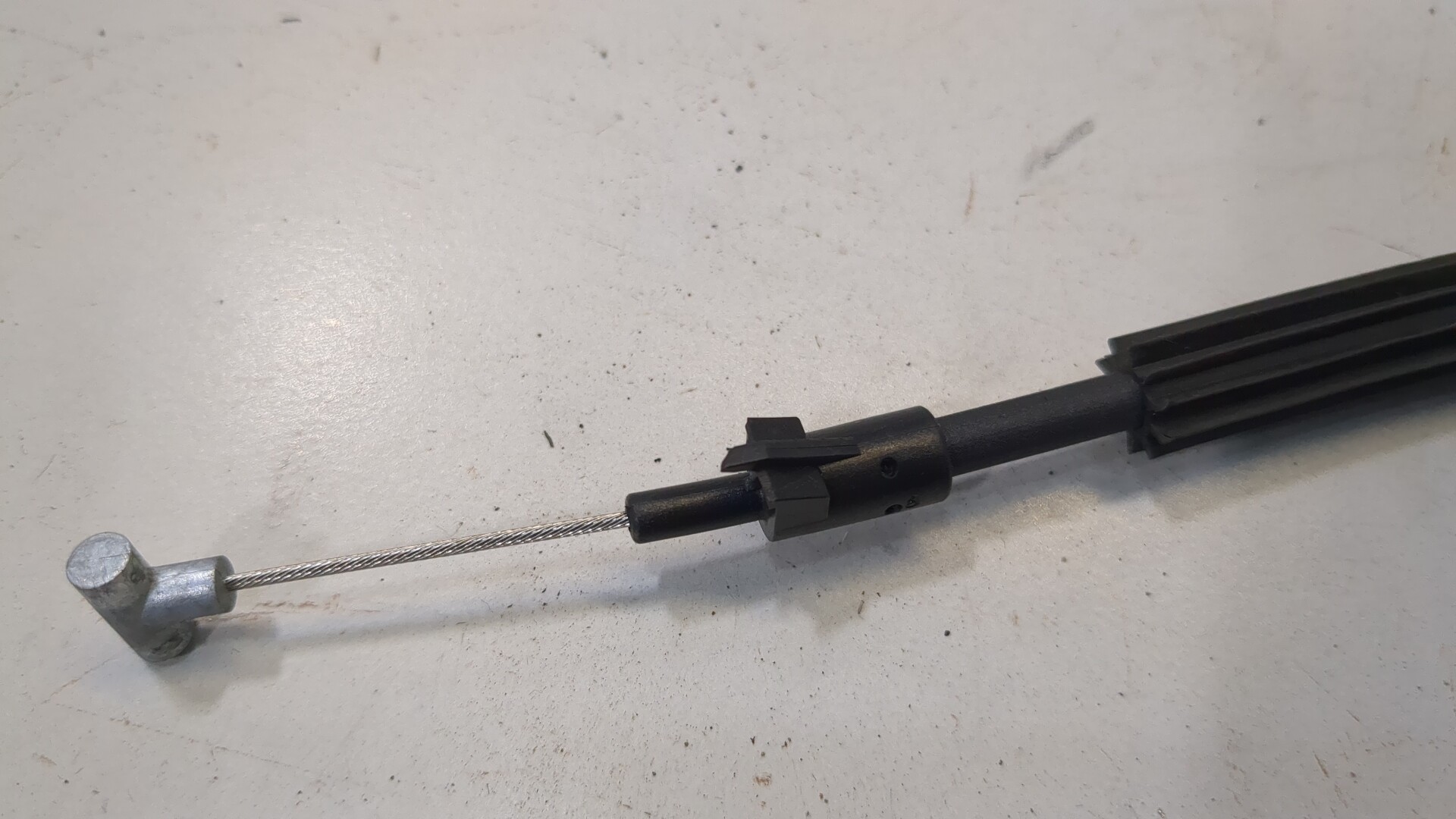 Замок двери передней левой