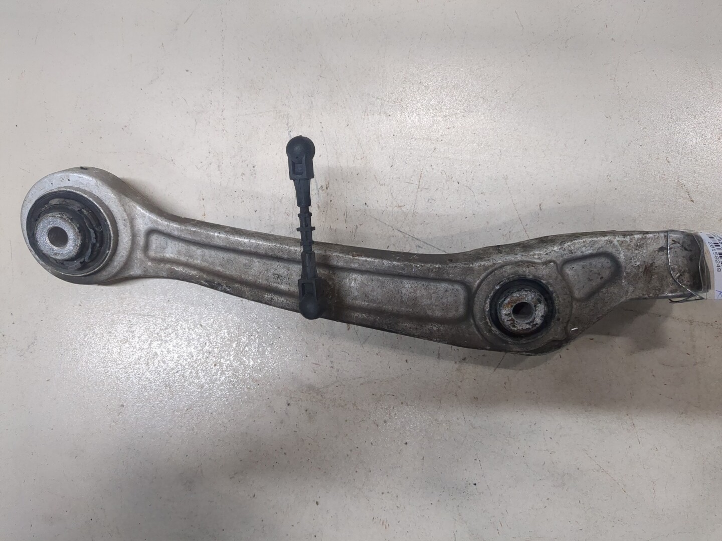 Рычаг передний правый