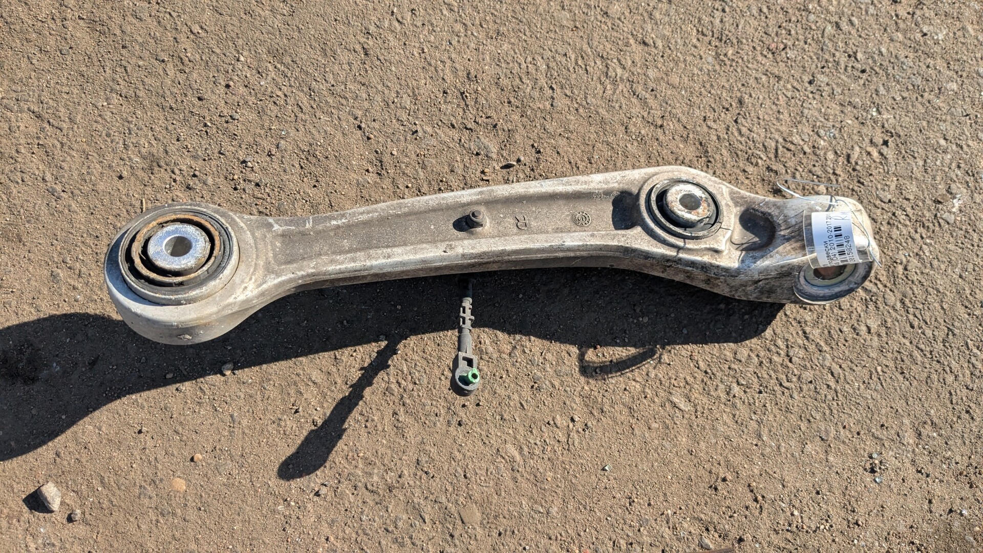 Рычаг передний правый