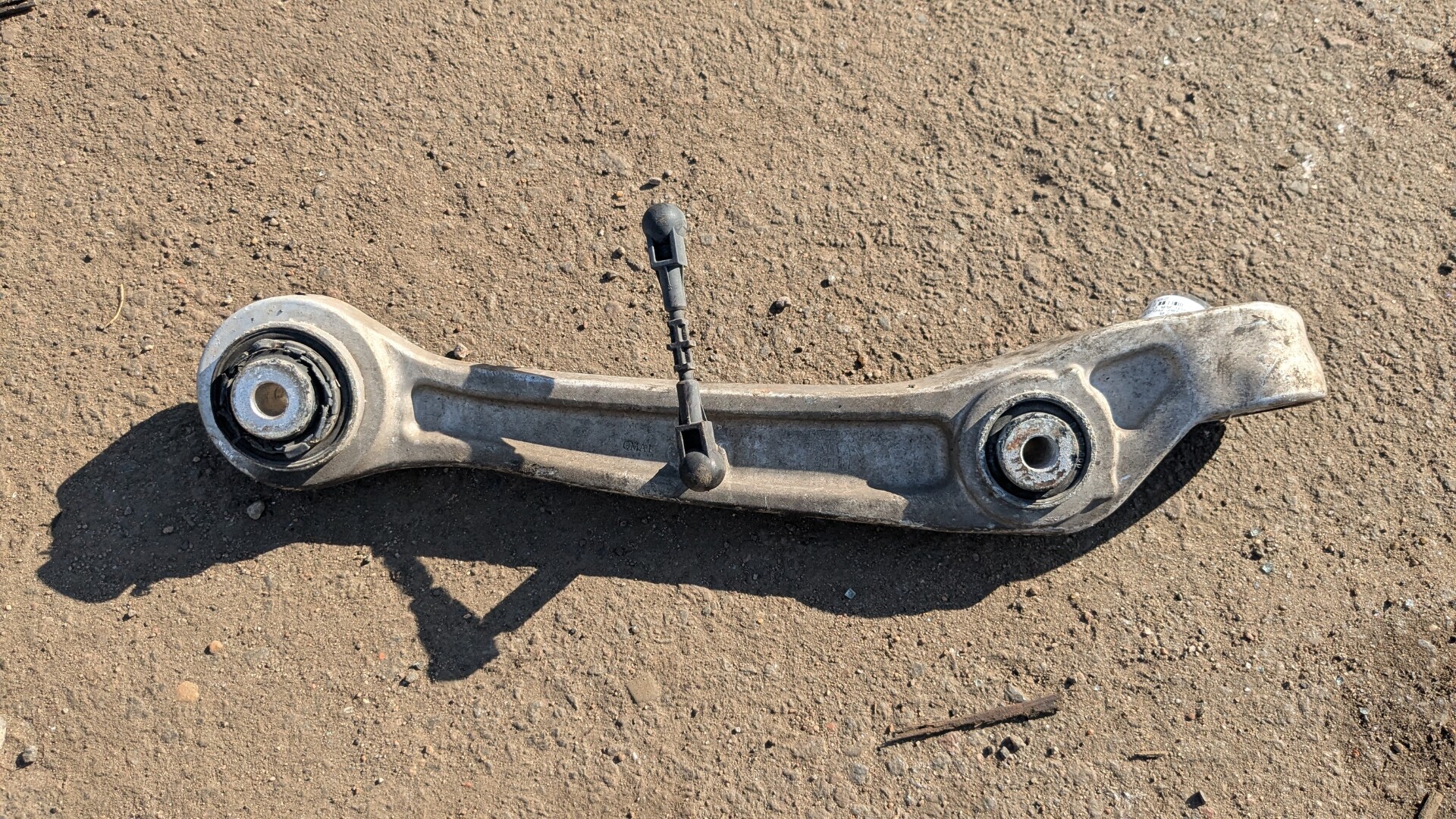 Рычаг передний правый