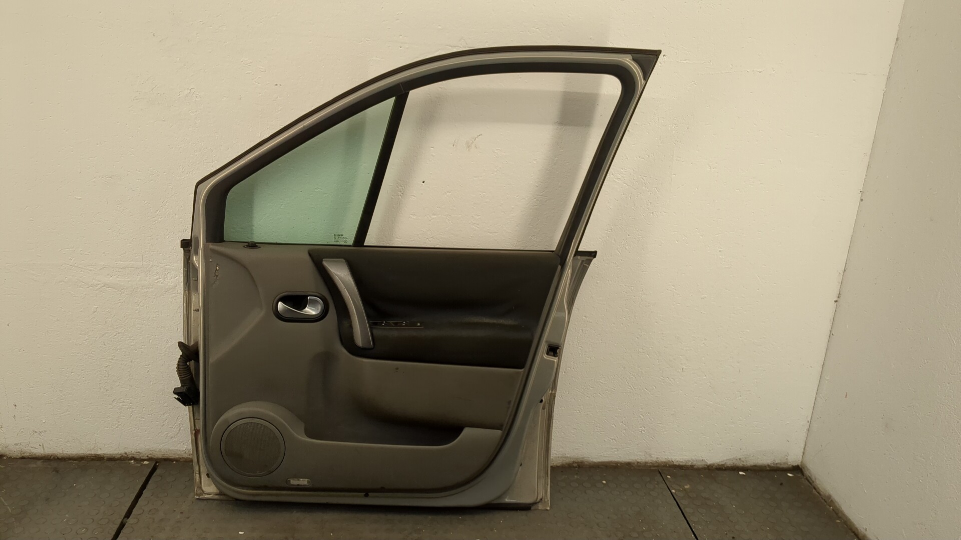 Дверь передняя правая