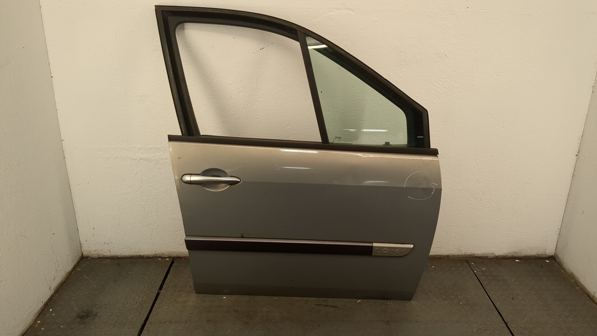 Дверь передняя правая