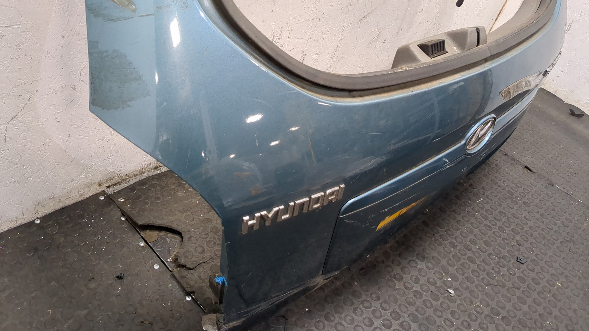 Дверь багажника