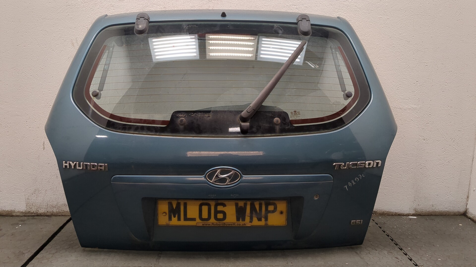 Дверь багажника