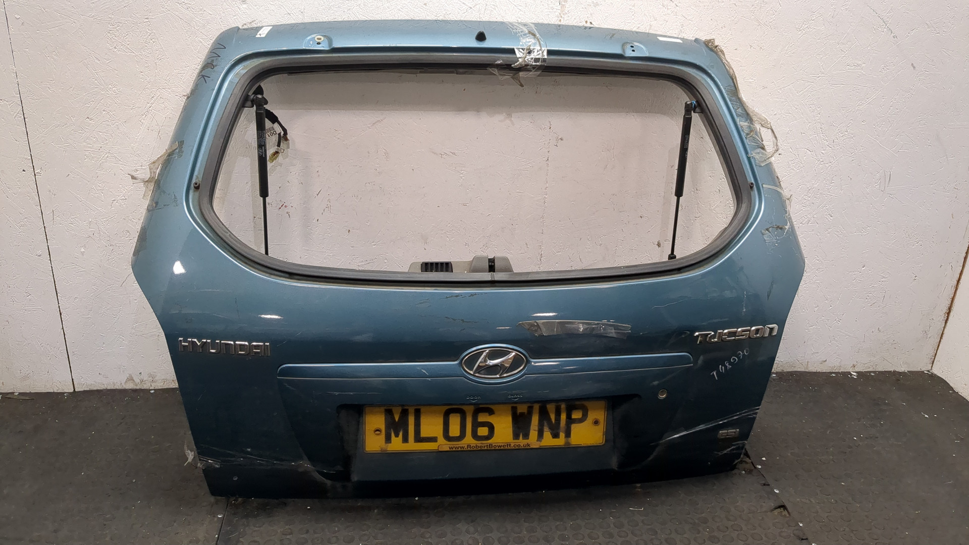 Дверь багажника