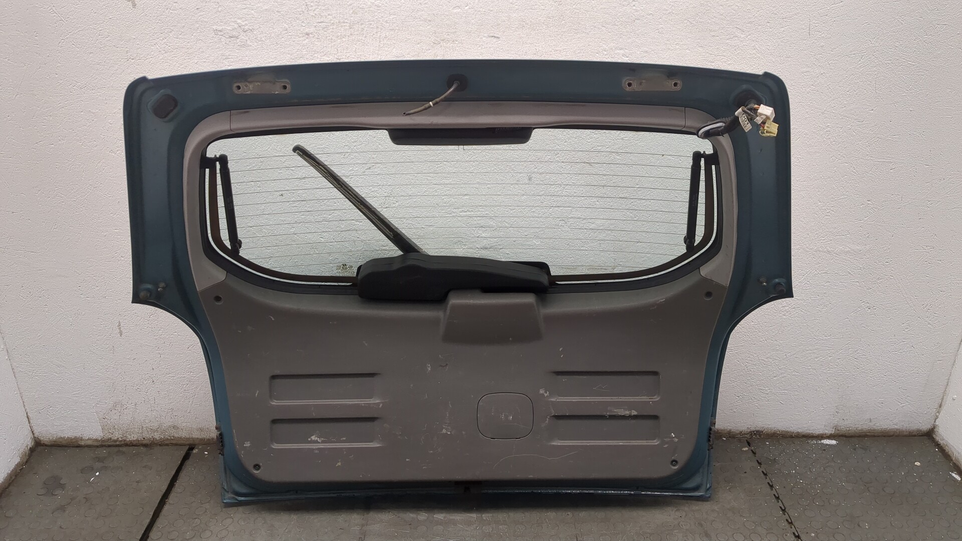 Дверь багажника