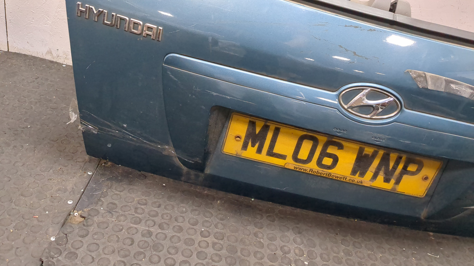 Дверь багажника