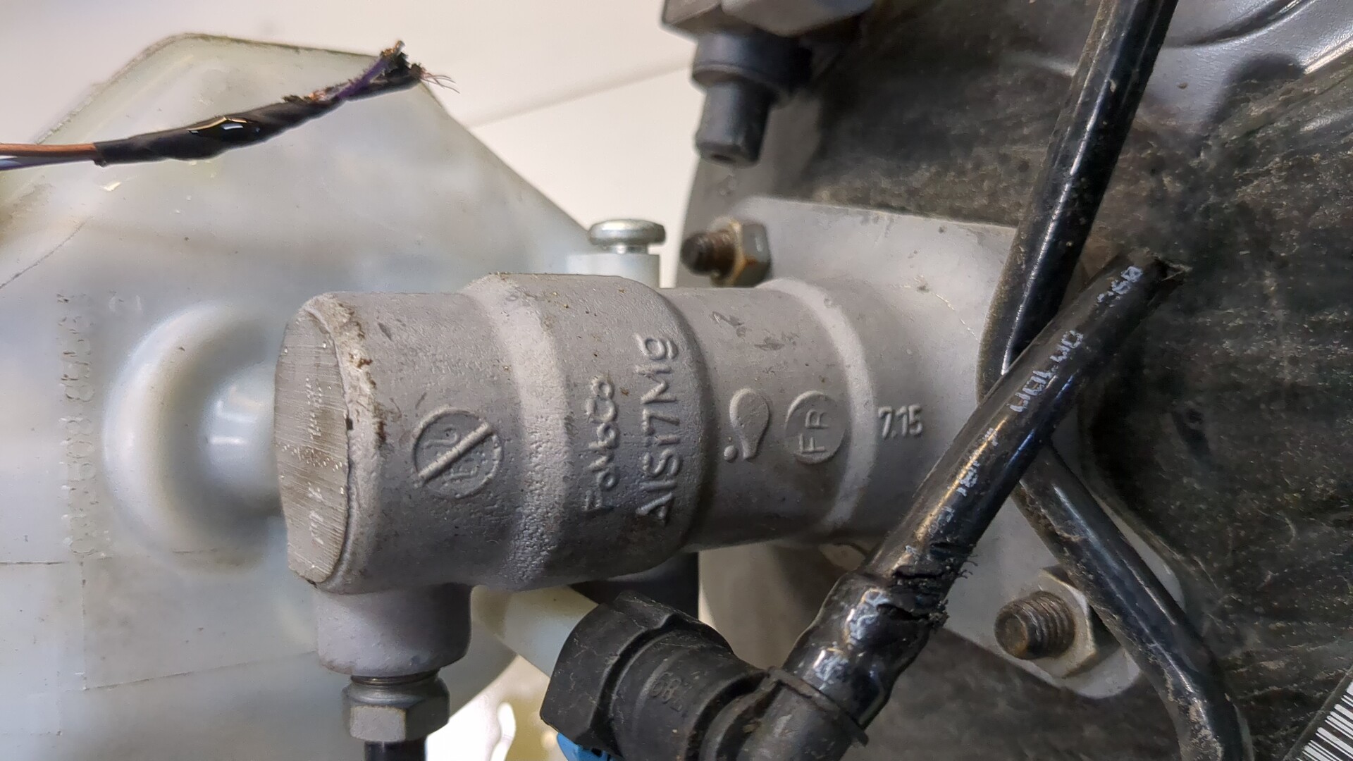 Цилиндр тормозной главный