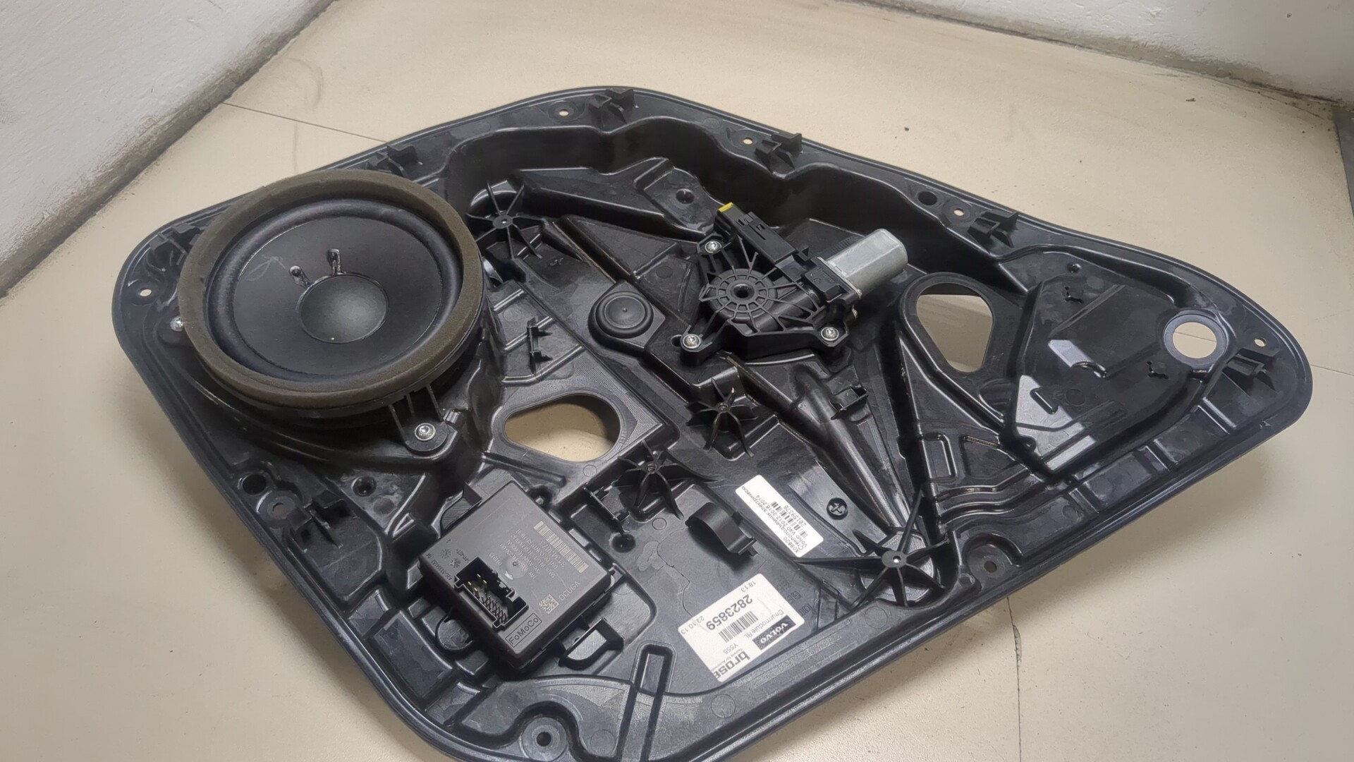 Стеклоподъемник электр. задний левый