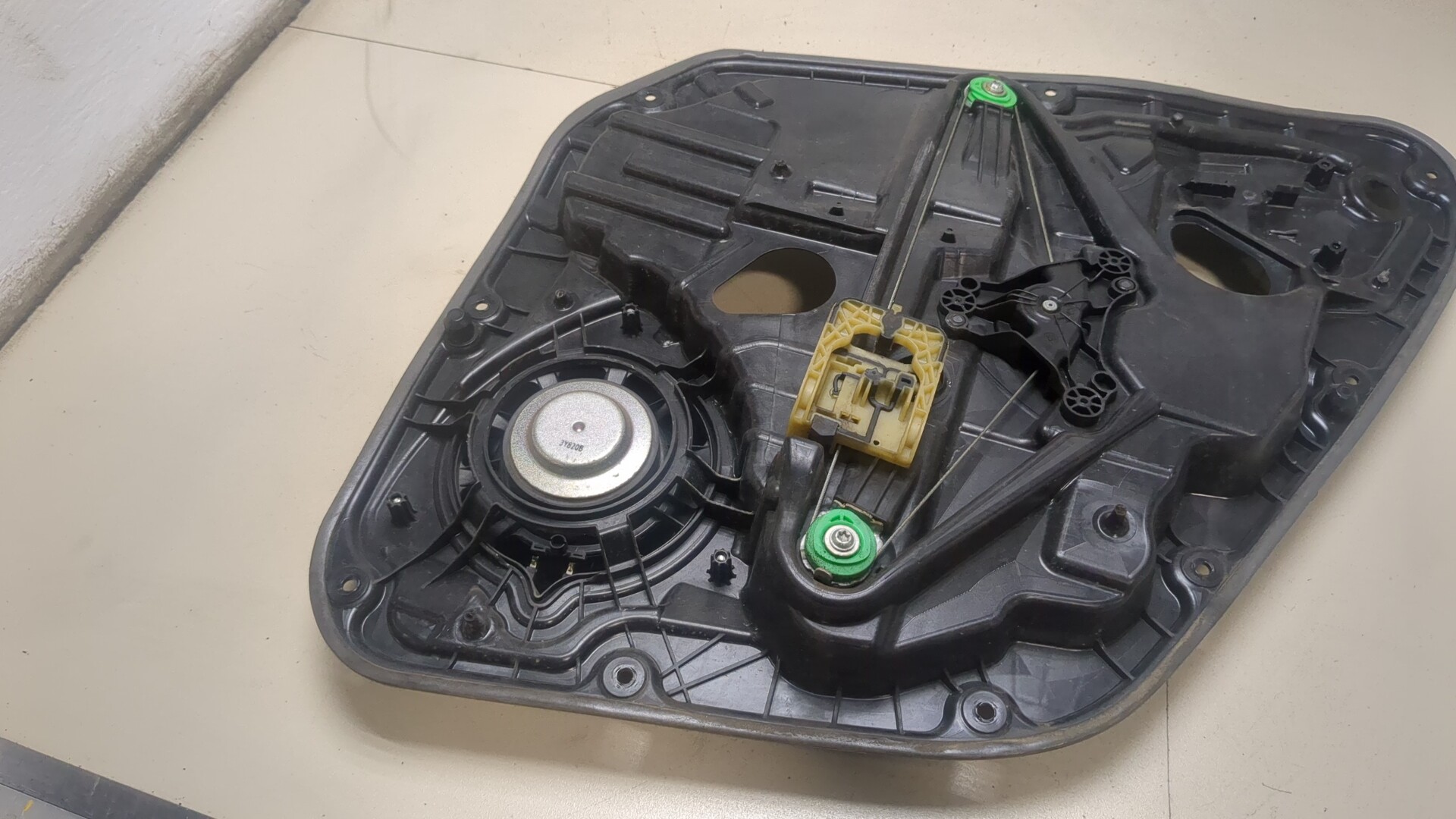 Стеклоподъемник электр. задний левый