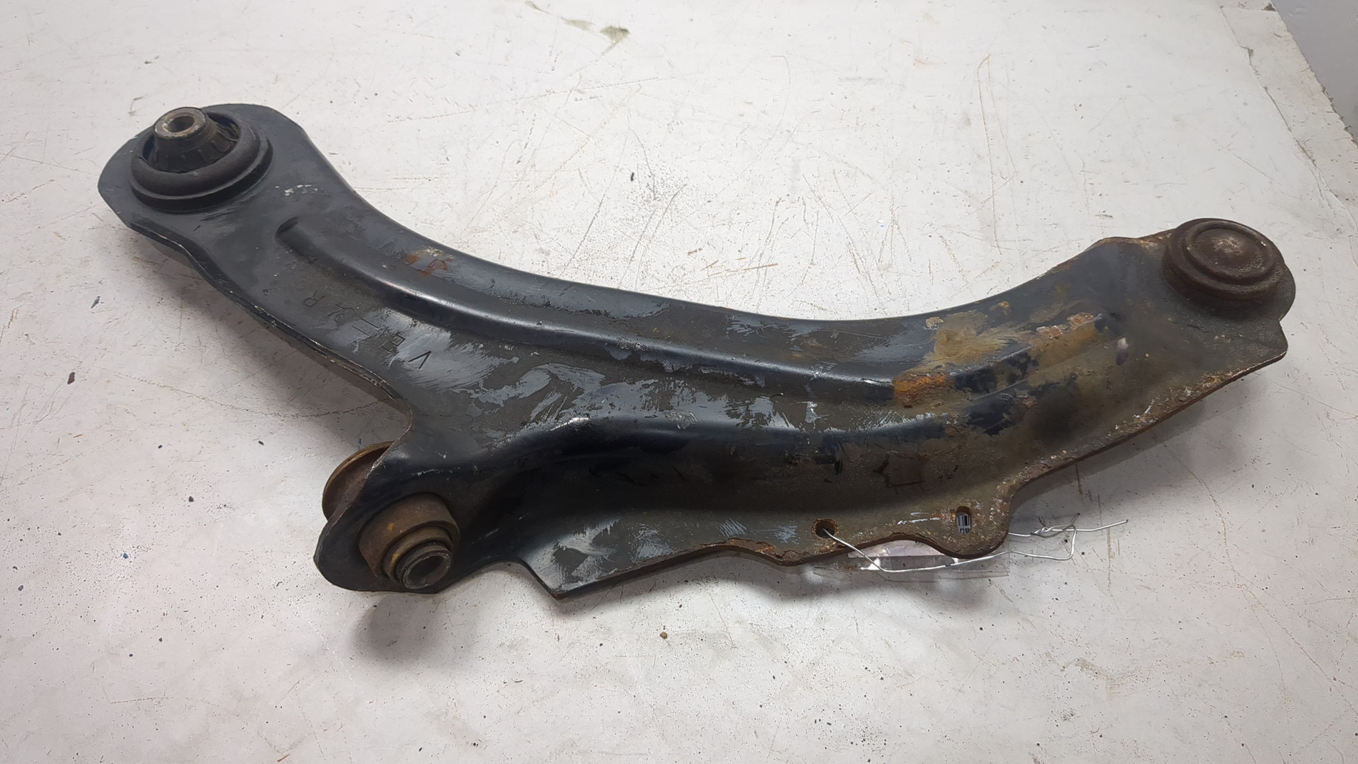 Рычаг передний правый