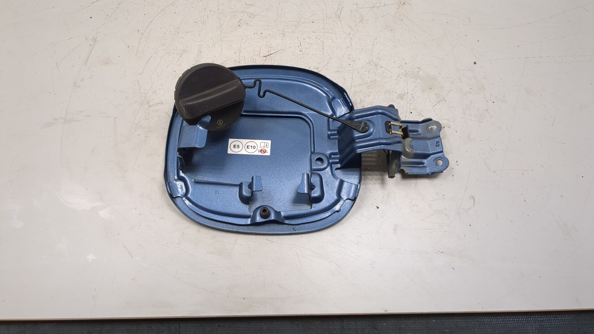 Лючок бензобака