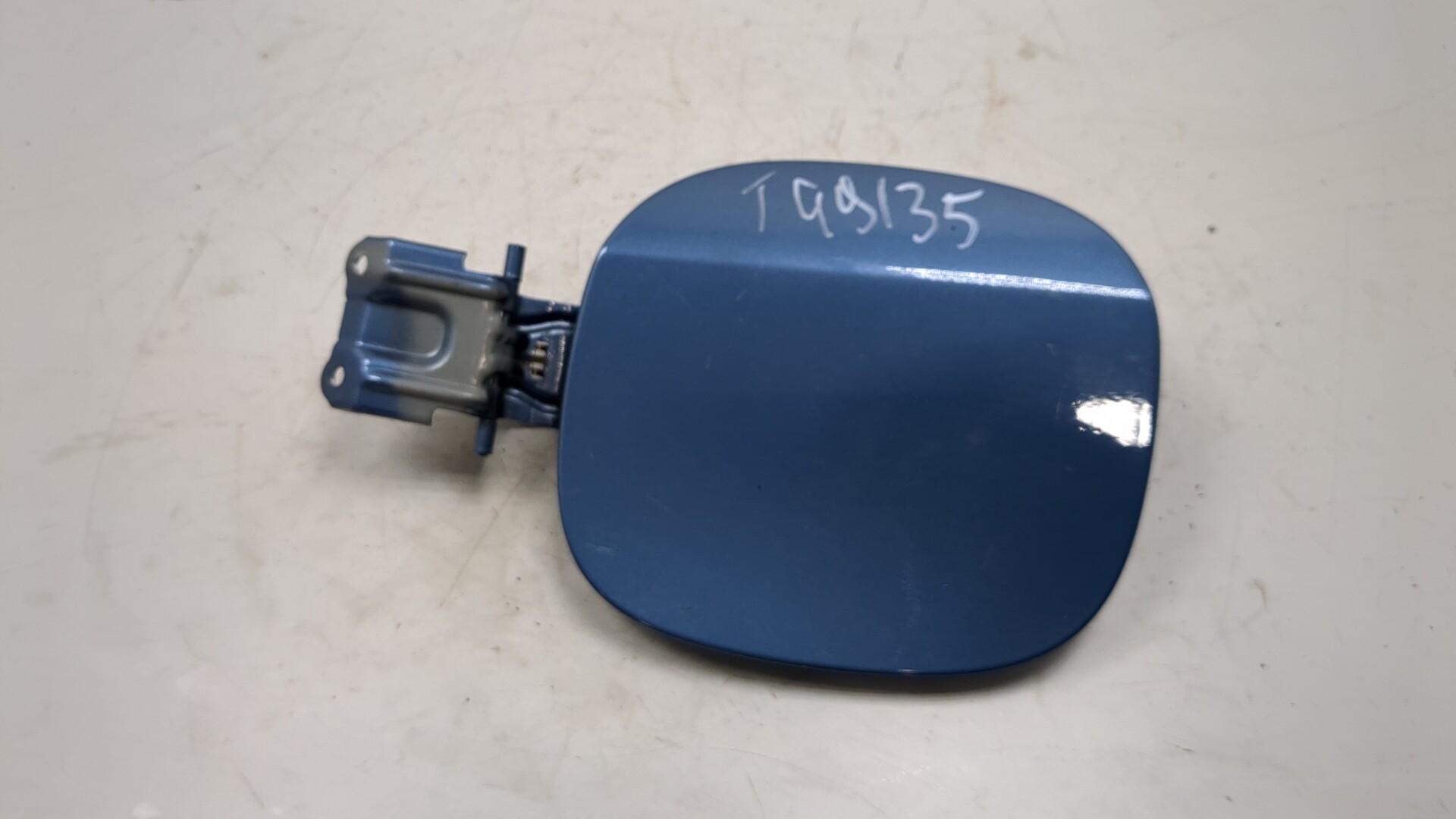 Лючок бензобака