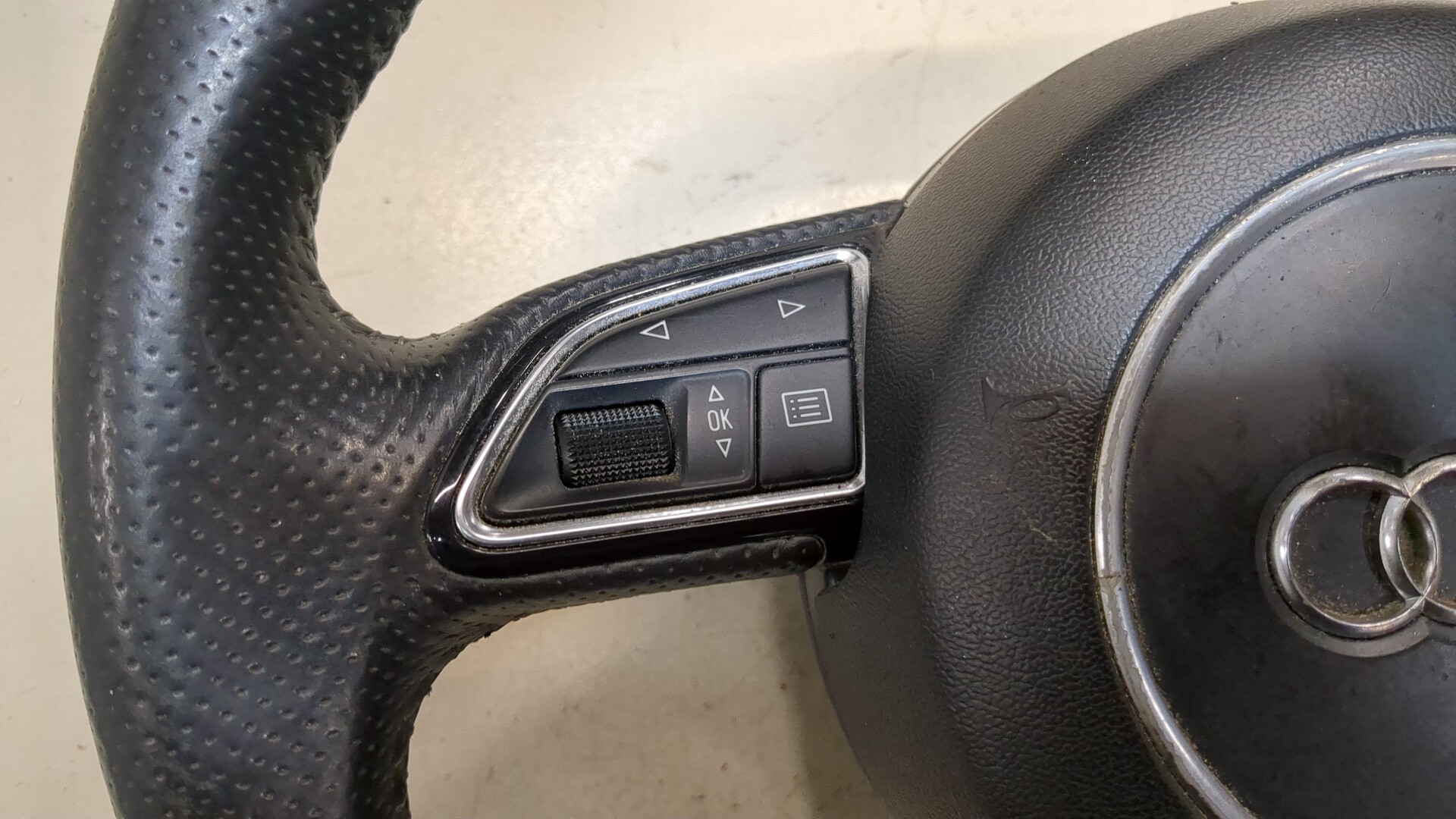 Рулевое колесо (руль)