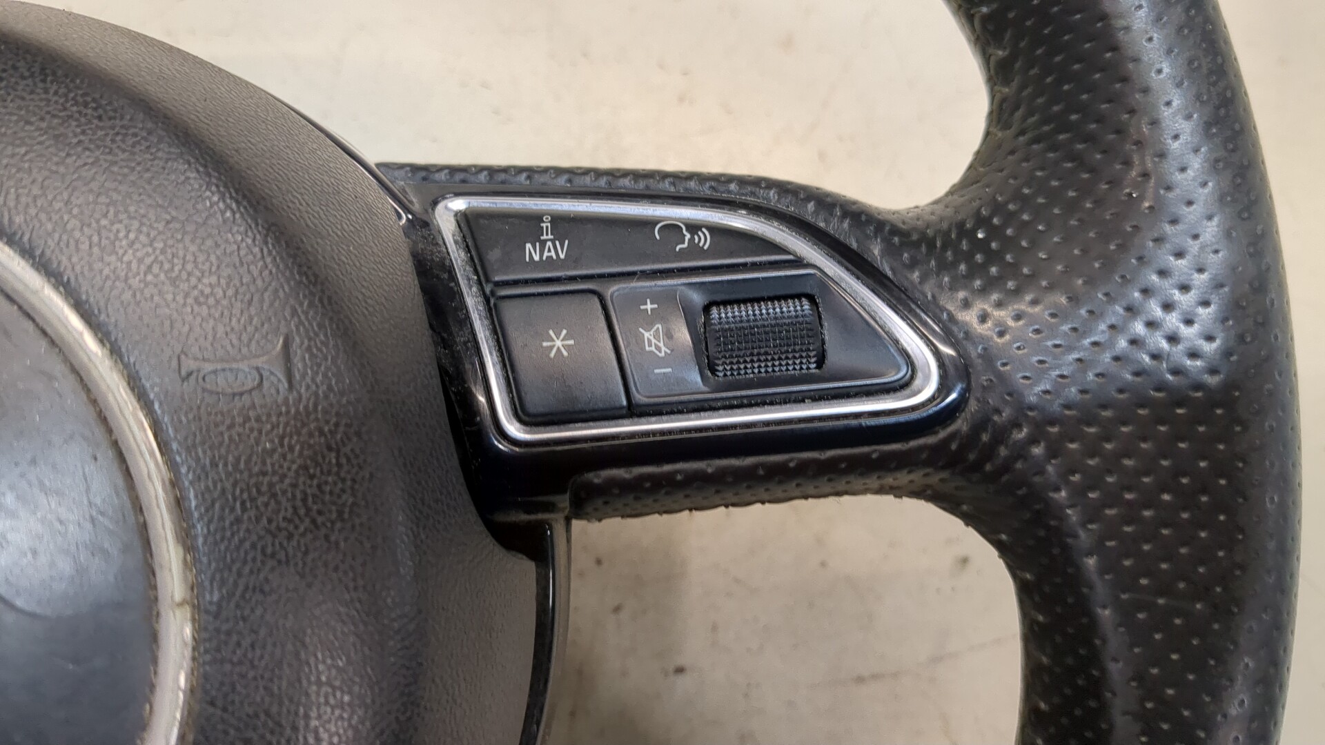 Рулевое колесо (руль)