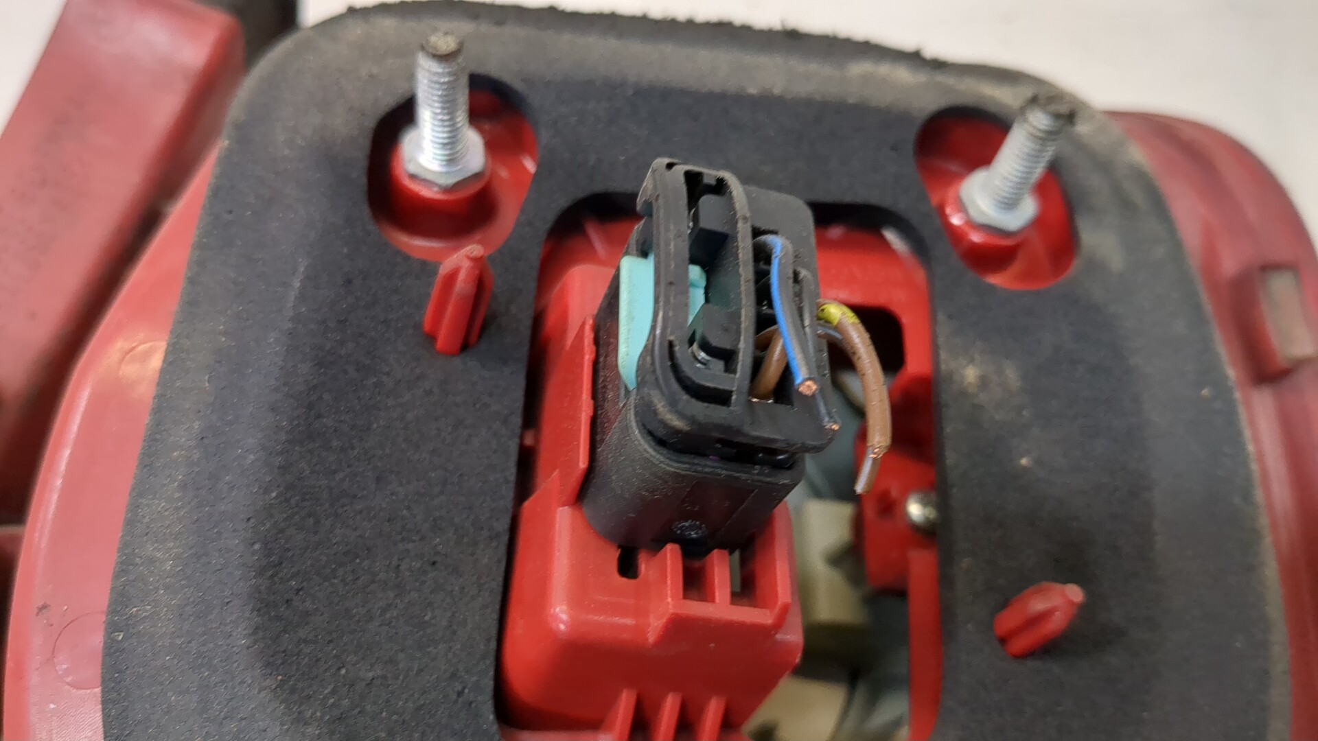 Фонарь задний левый