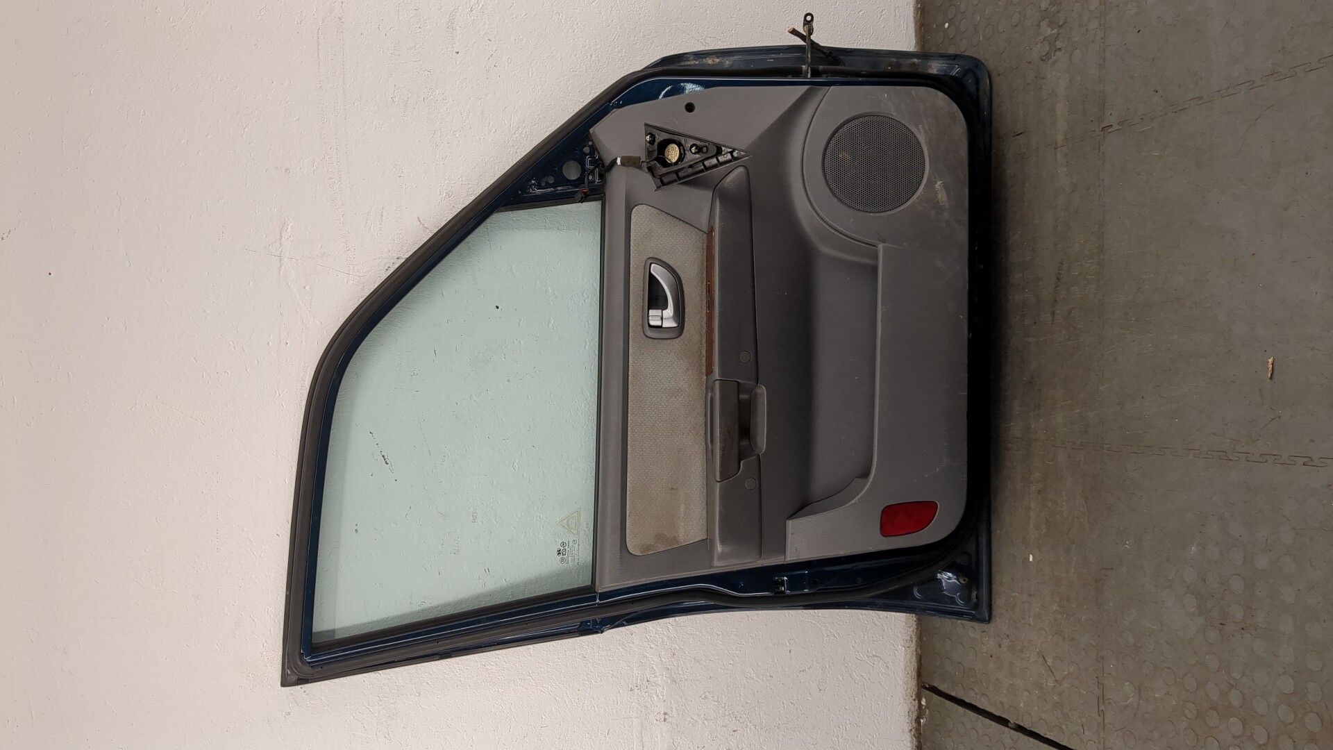 Дверь передняя левая