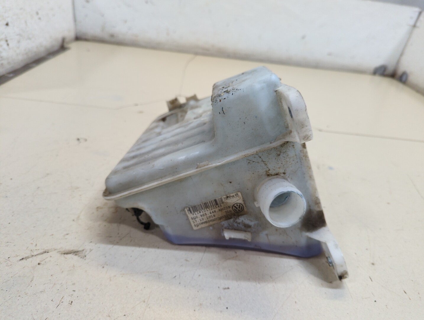 Бачок омывателя лобового стекла