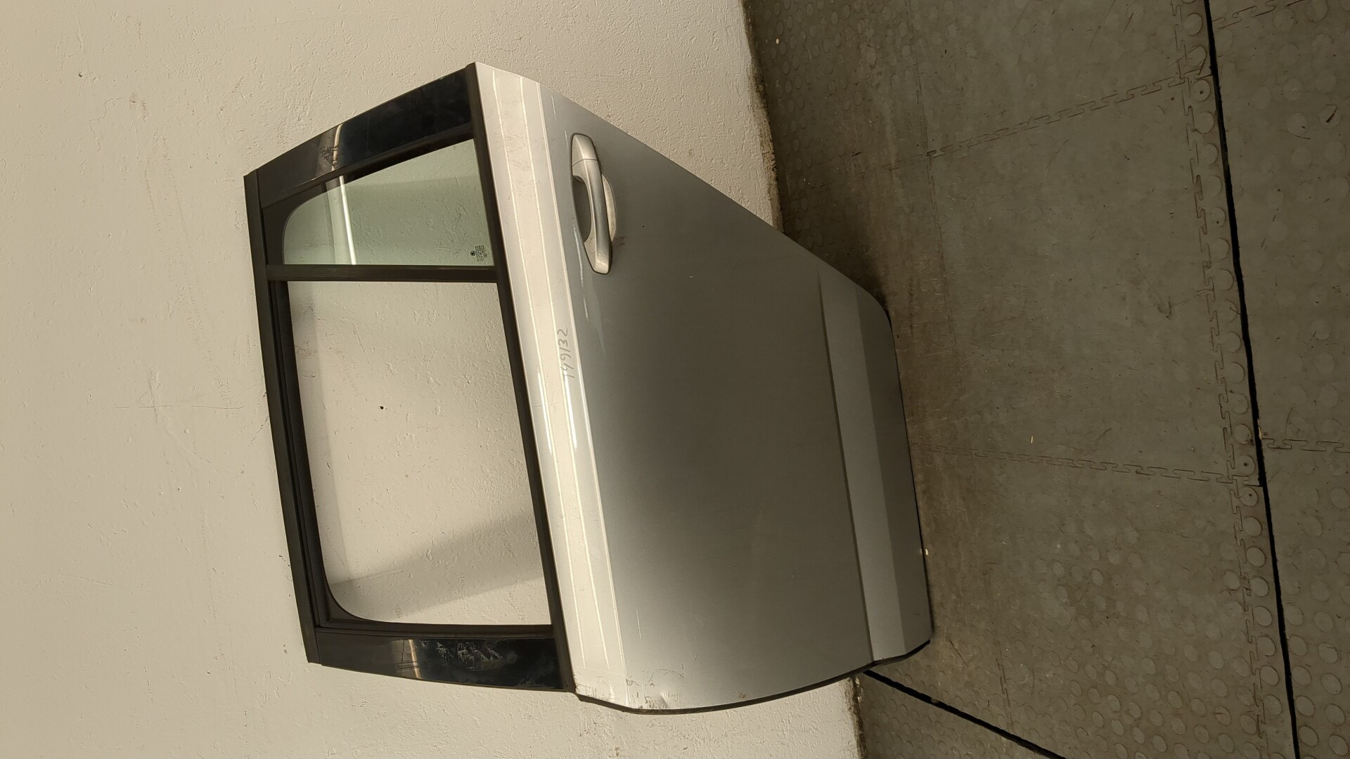 Дверь задняя левая