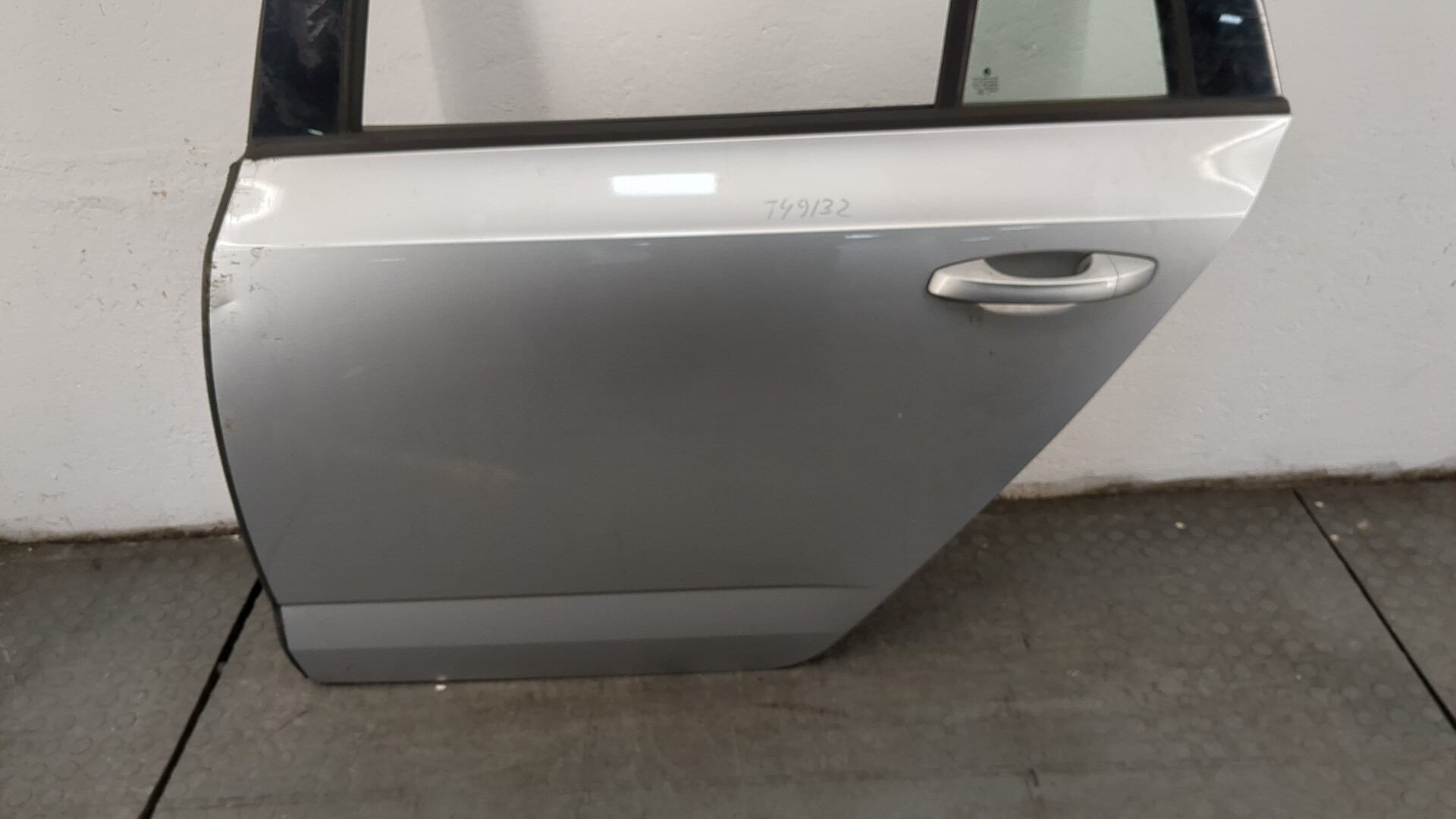 Дверь задняя левая