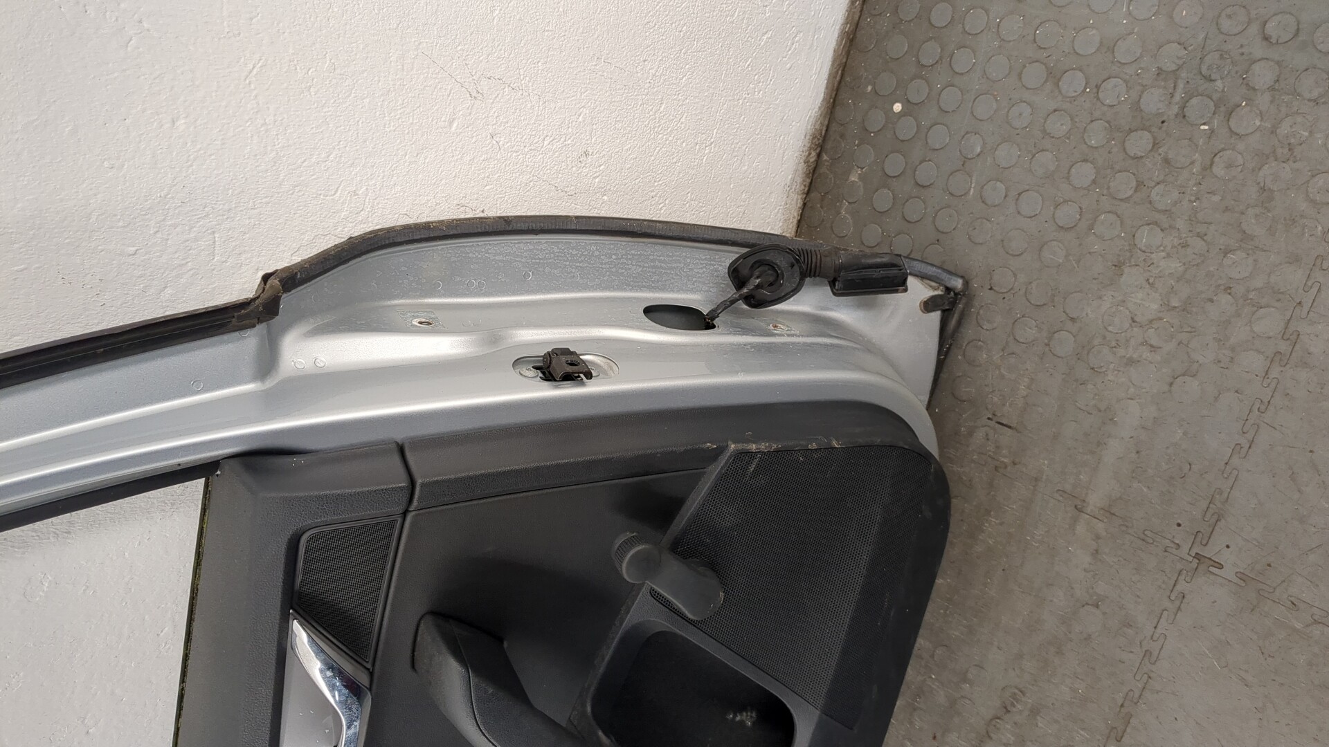 Дверь задняя левая