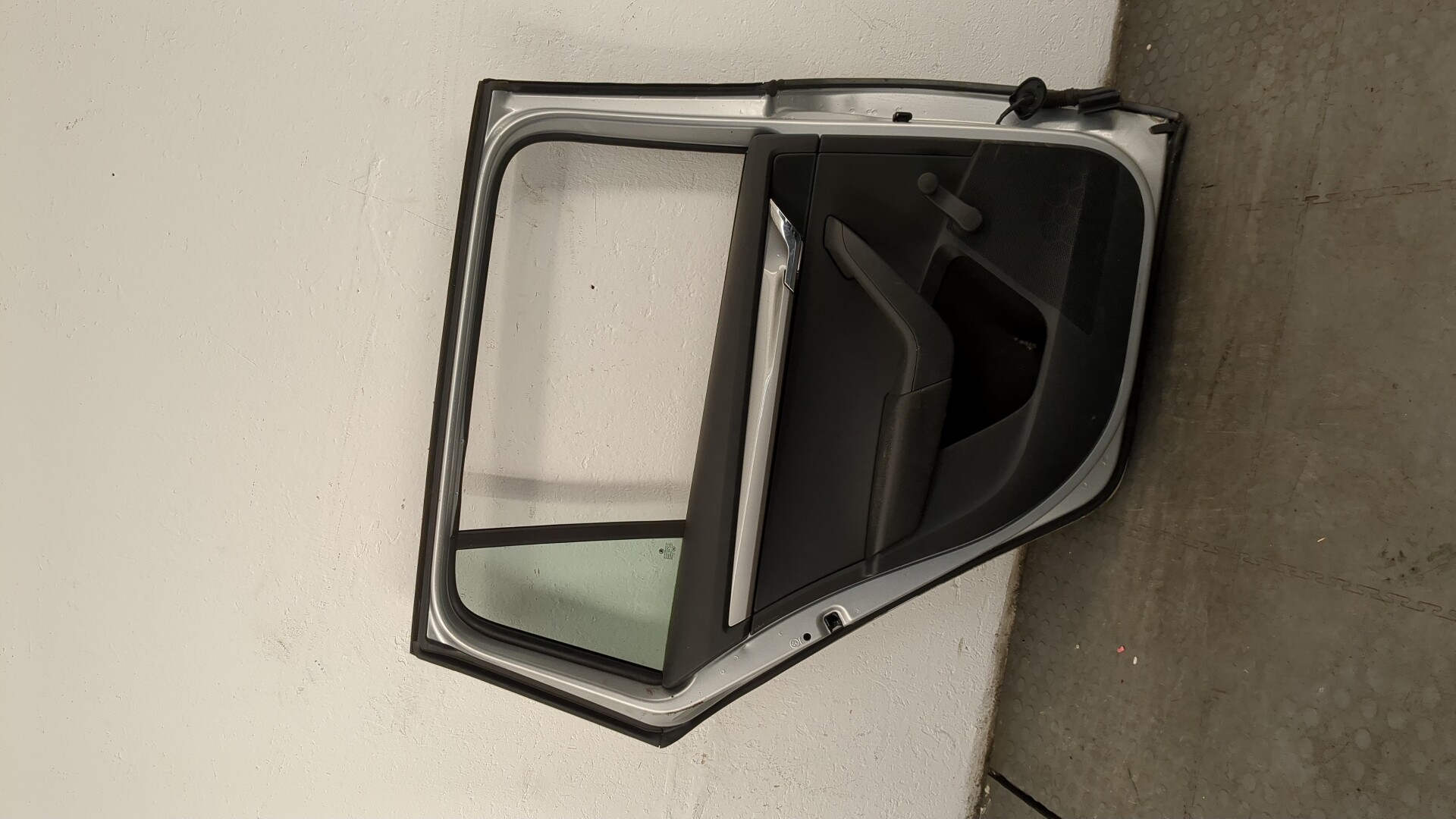 Дверь задняя левая