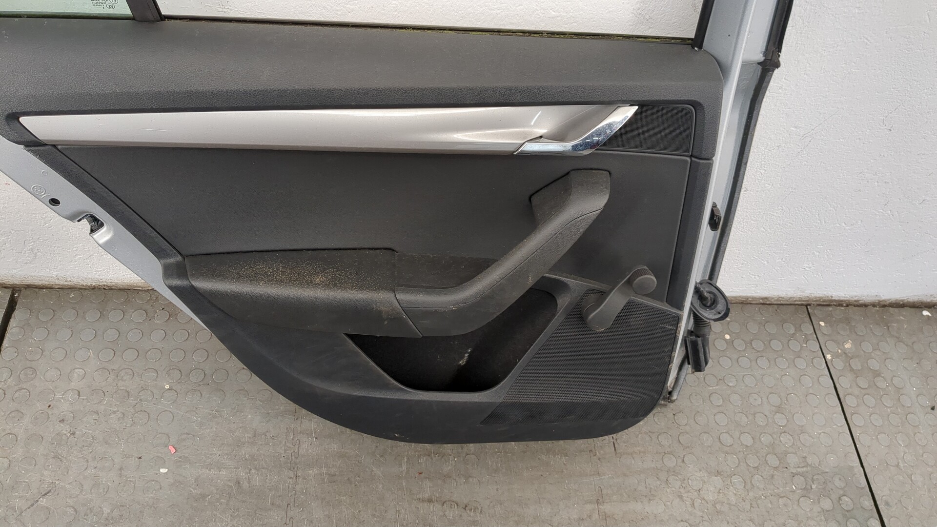 Дверь задняя левая