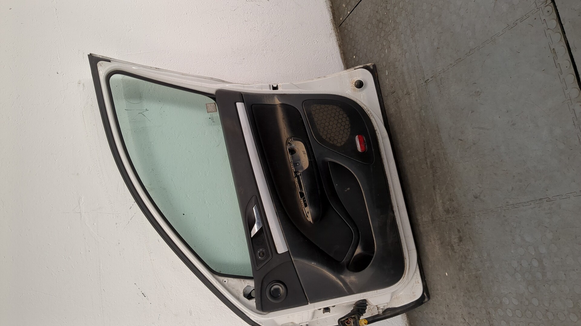 Дверь передняя правая