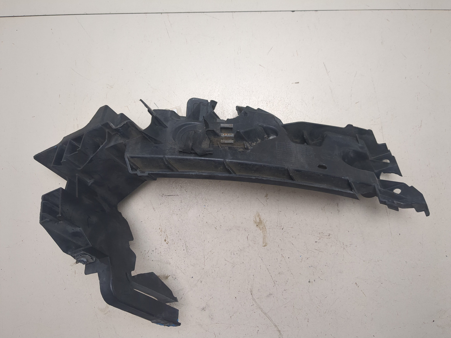 Кронштейн фар правый