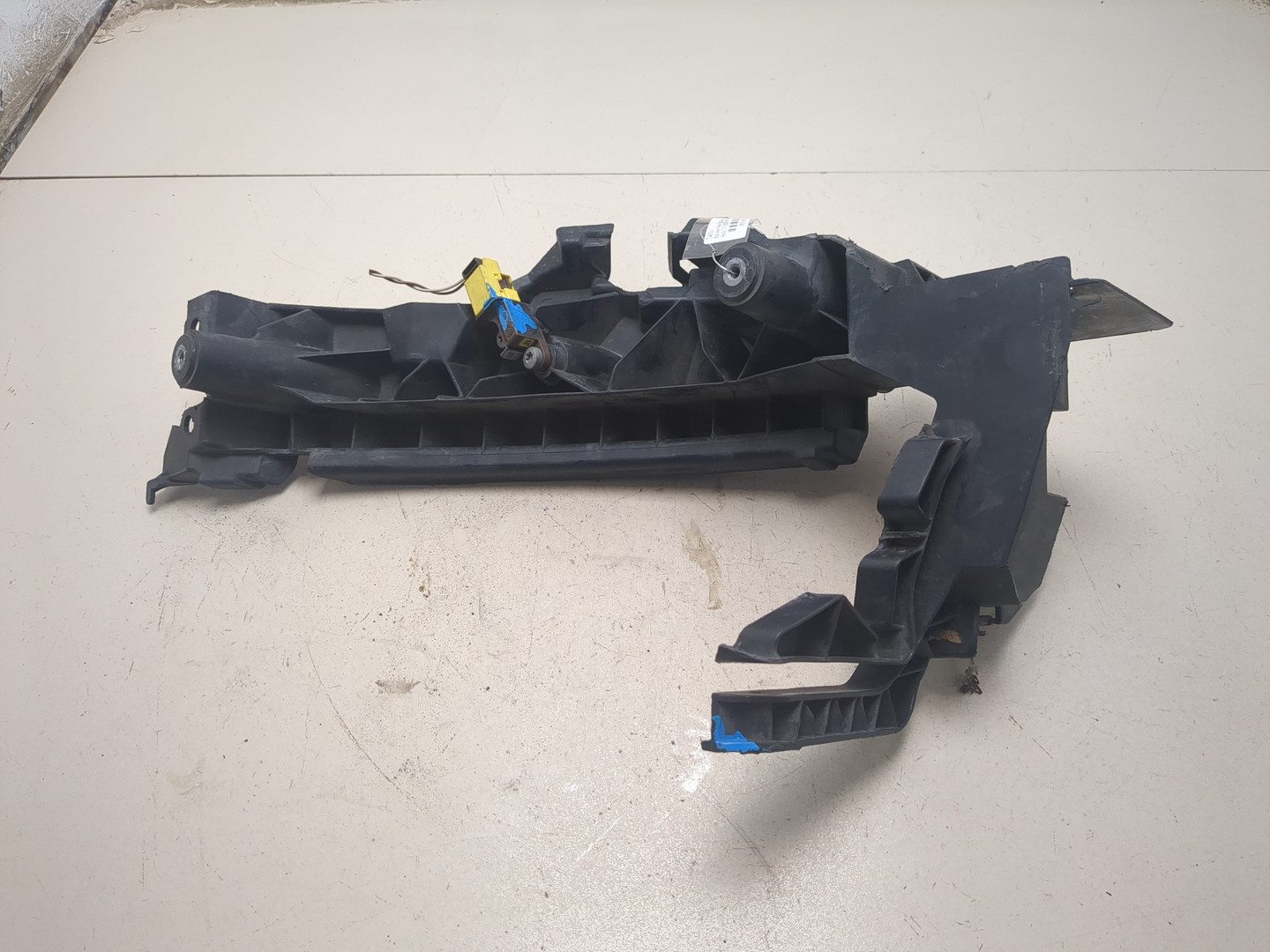 Кронштейн фар правый