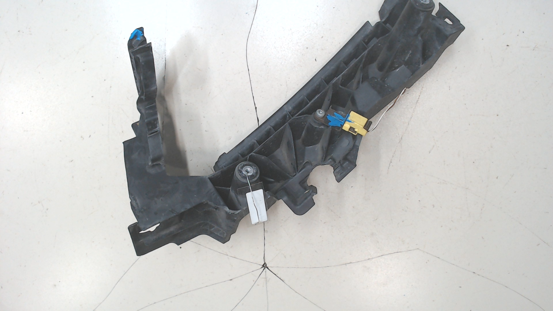 Кронштейн фар правый