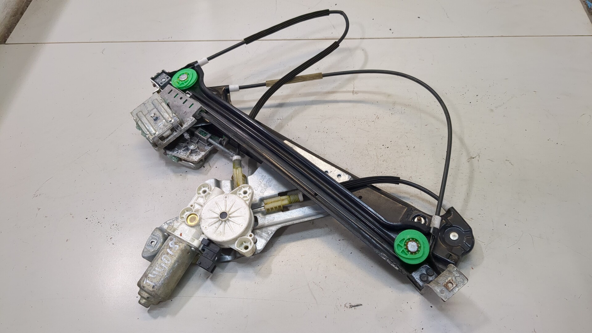 Стеклоподъемник электр. передний правый