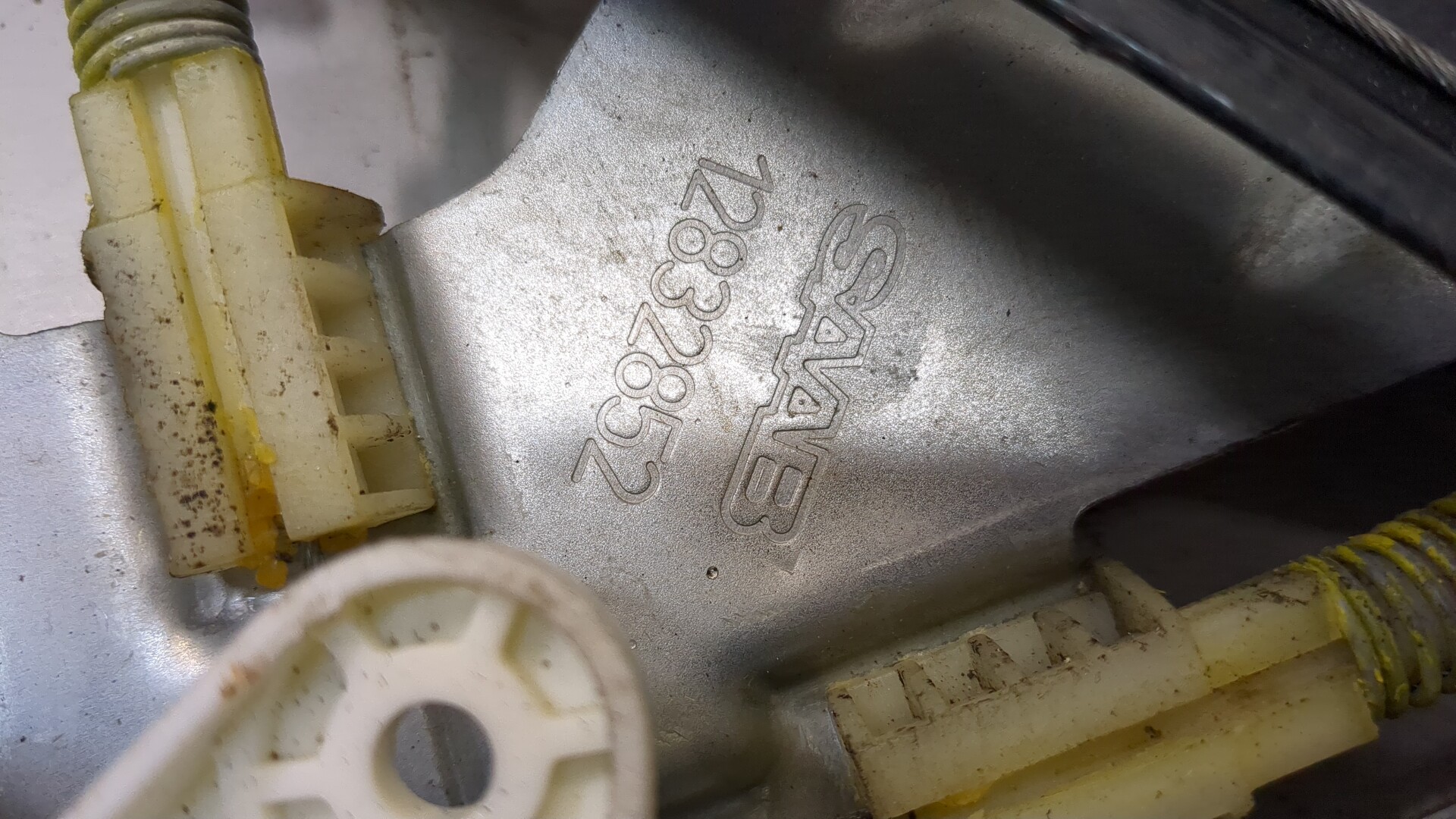 Стеклоподъемник электр. передний правый