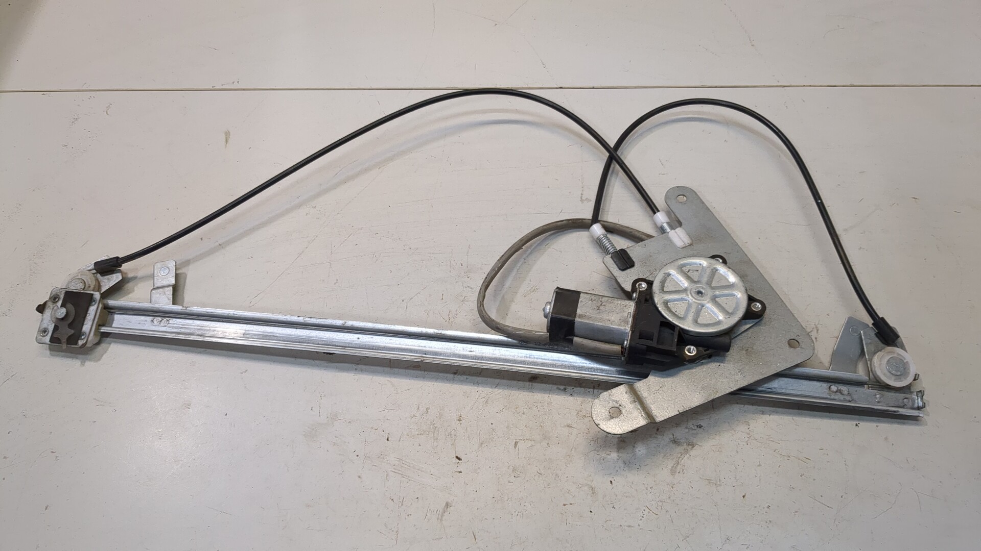 Стеклоподъемник электр. передний правый