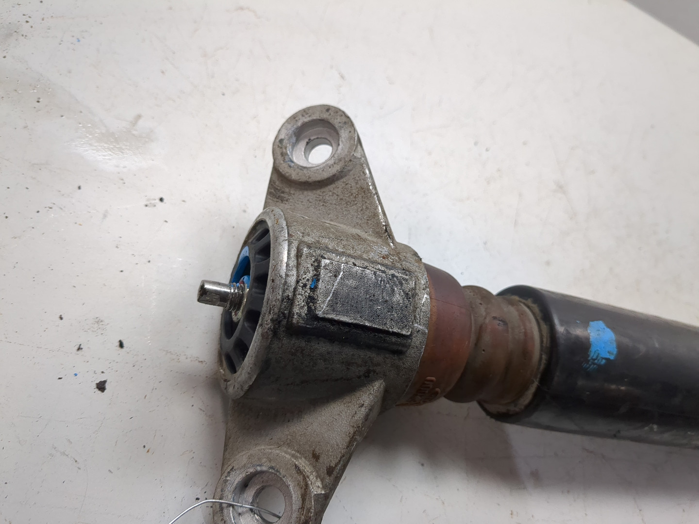 Амортизатор задний (стойка)