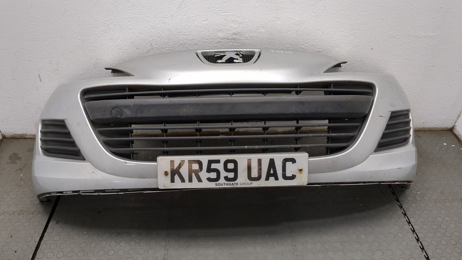 Бампер передний