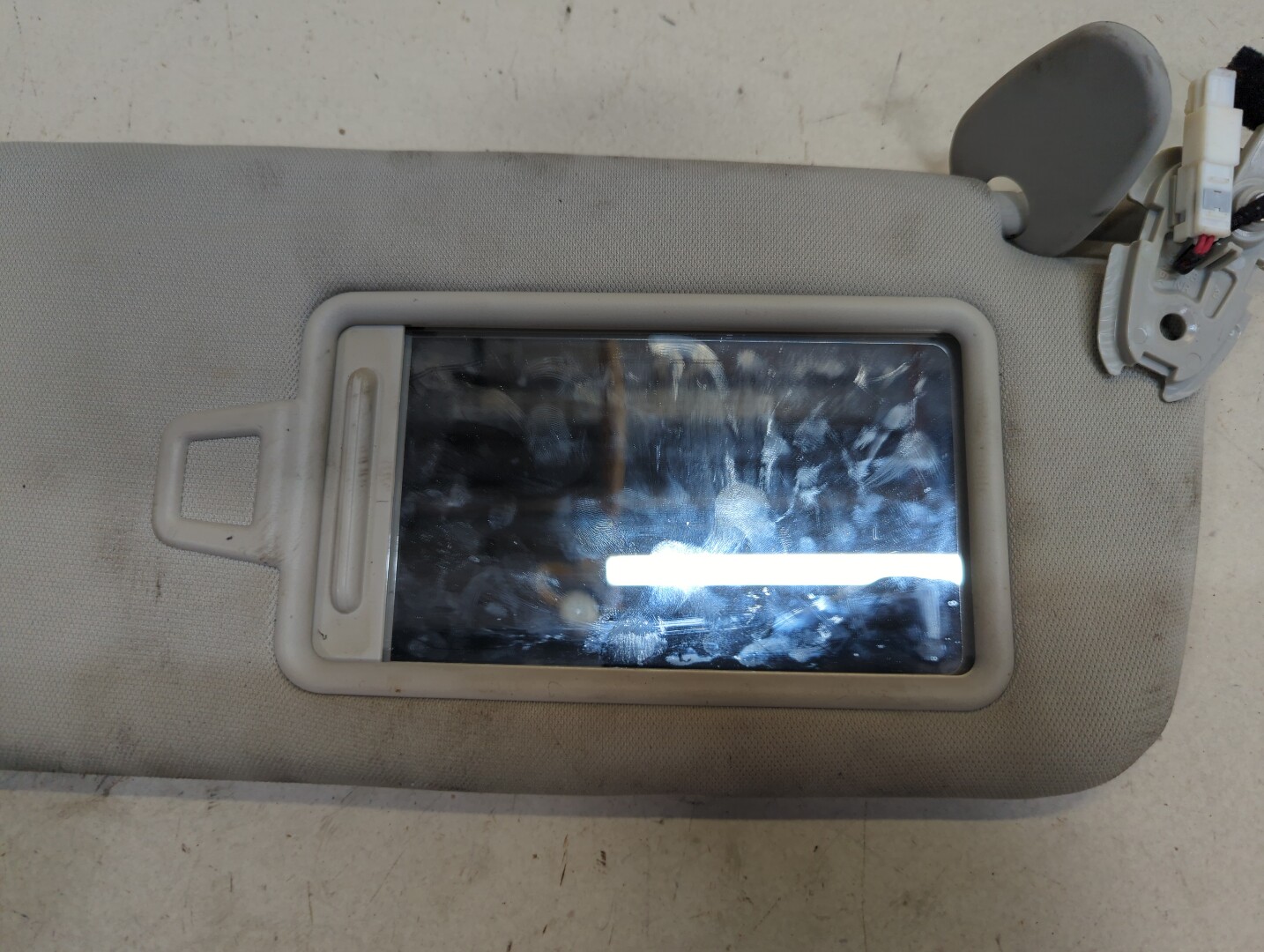 Козырек солнцезащитный