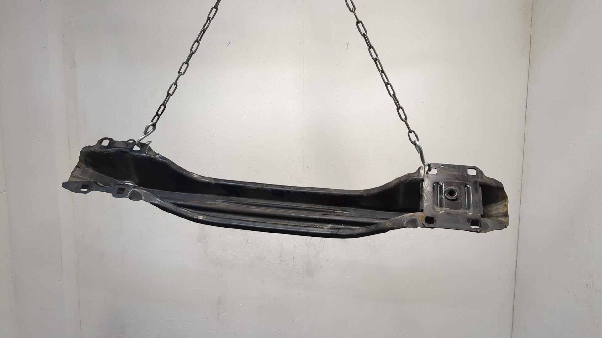 Усилитель заднего бампера