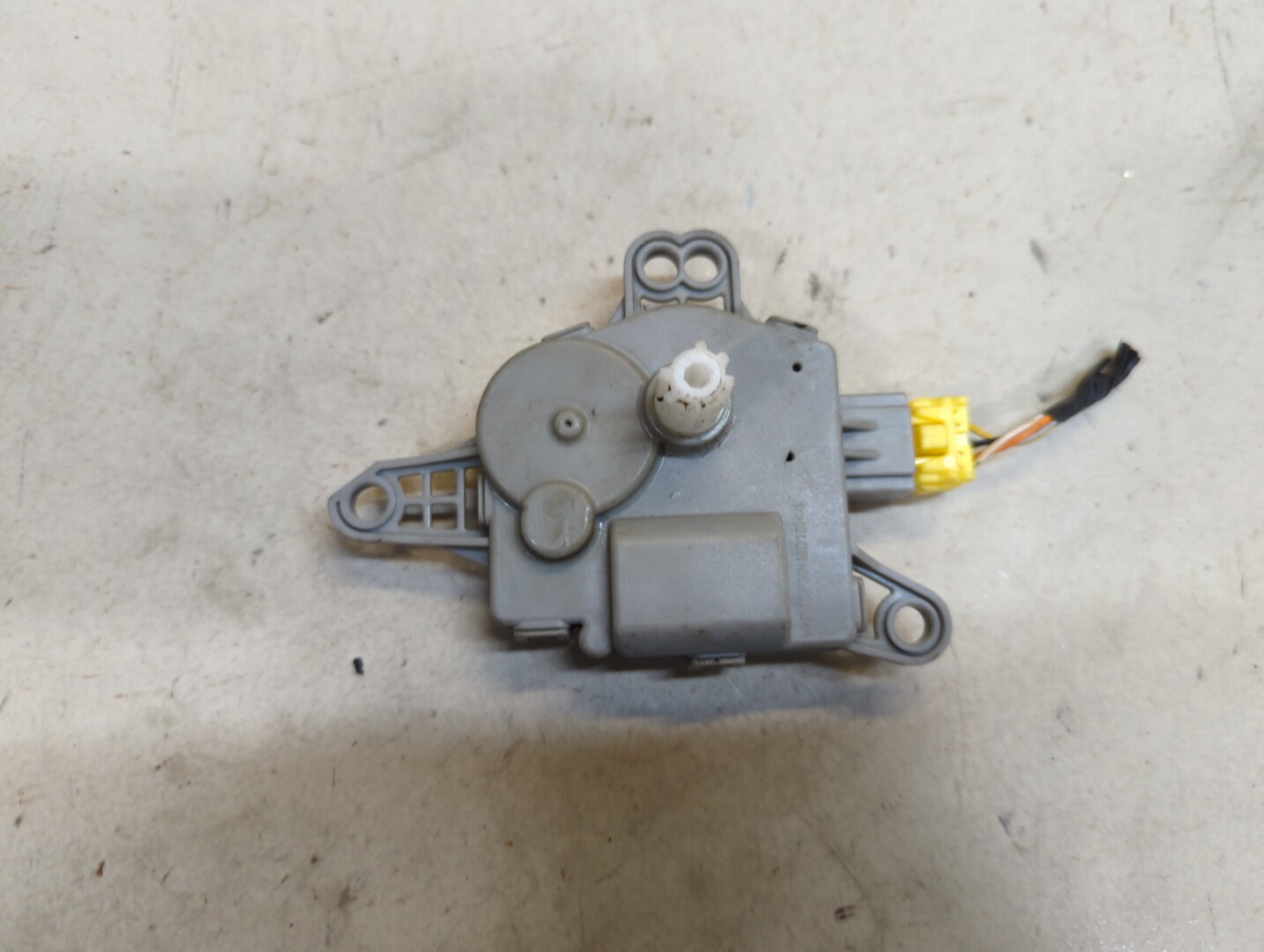 Моторчик заслонки печки для K5 (DL) 2019>