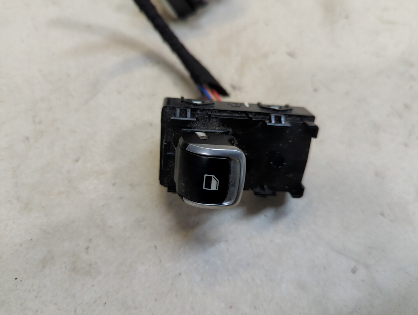 Кнопка стеклоподъемника