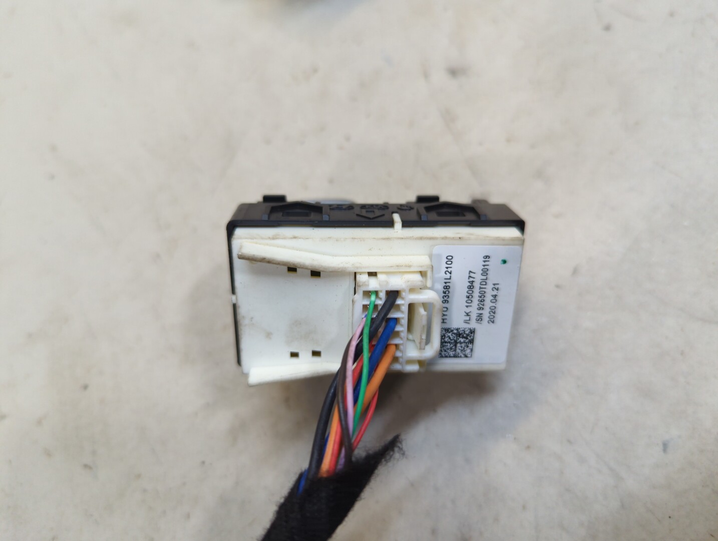 Кнопка стеклоподъемника