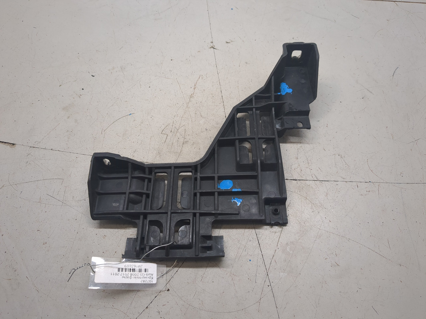 Кронштейн фар правый