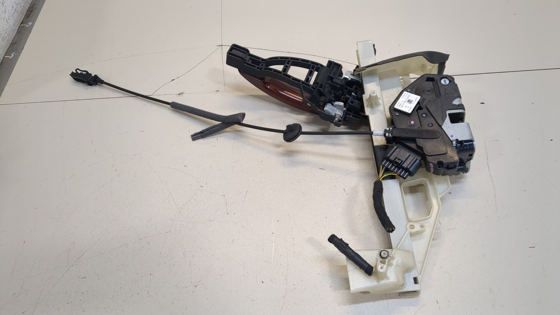 Замок двери задней правой