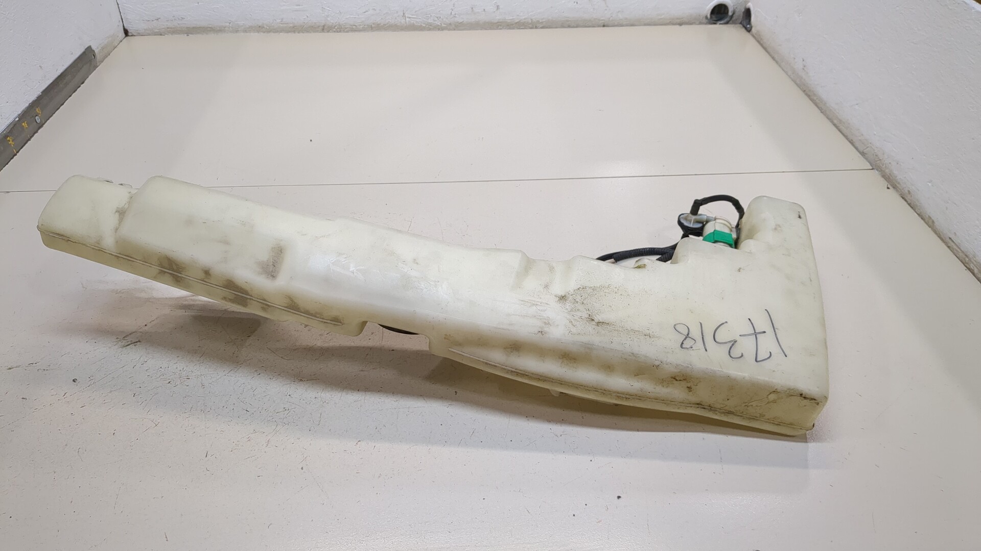 Бачок омывателя лобового стекла