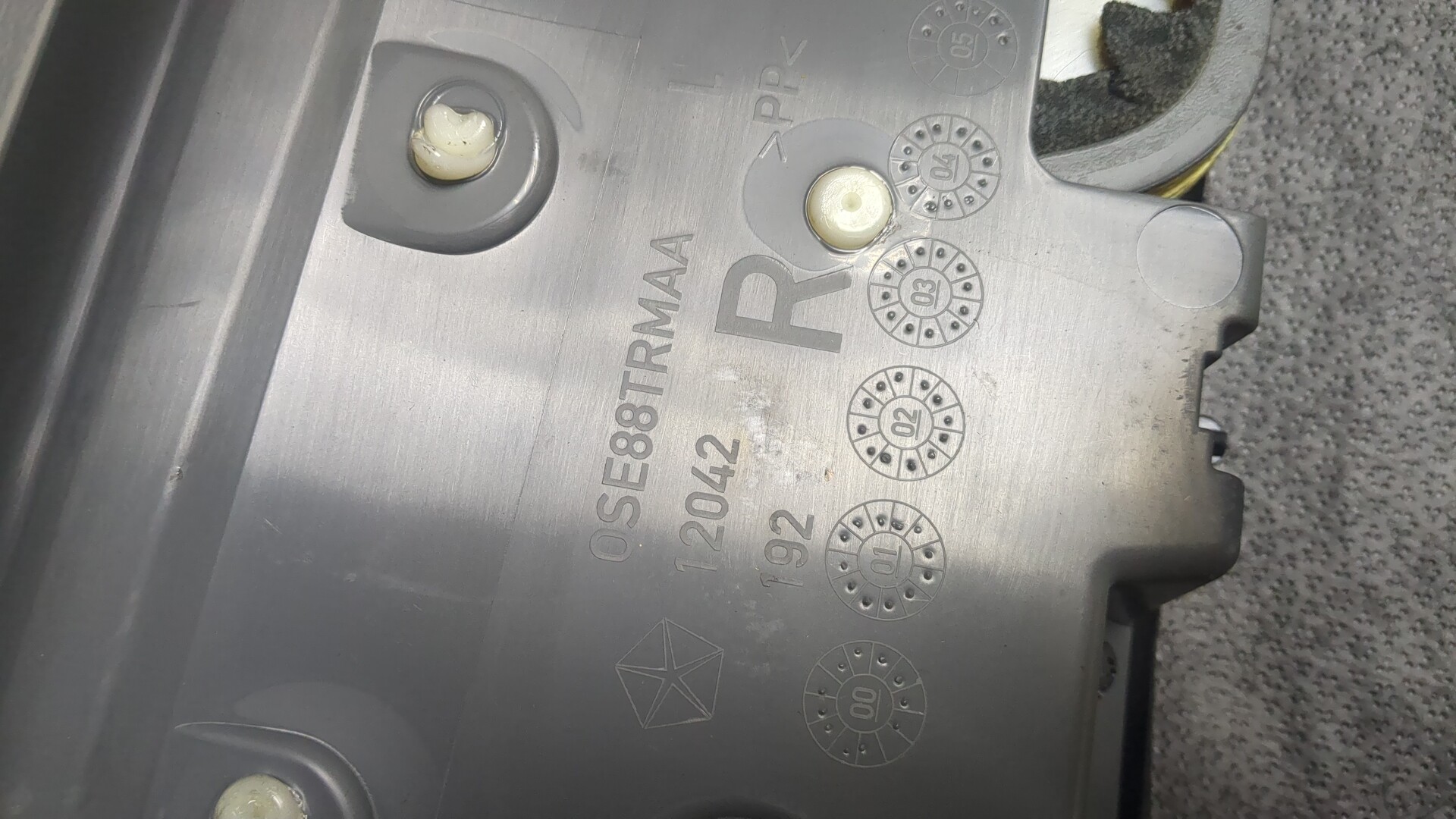 Обшивка двери передней правой