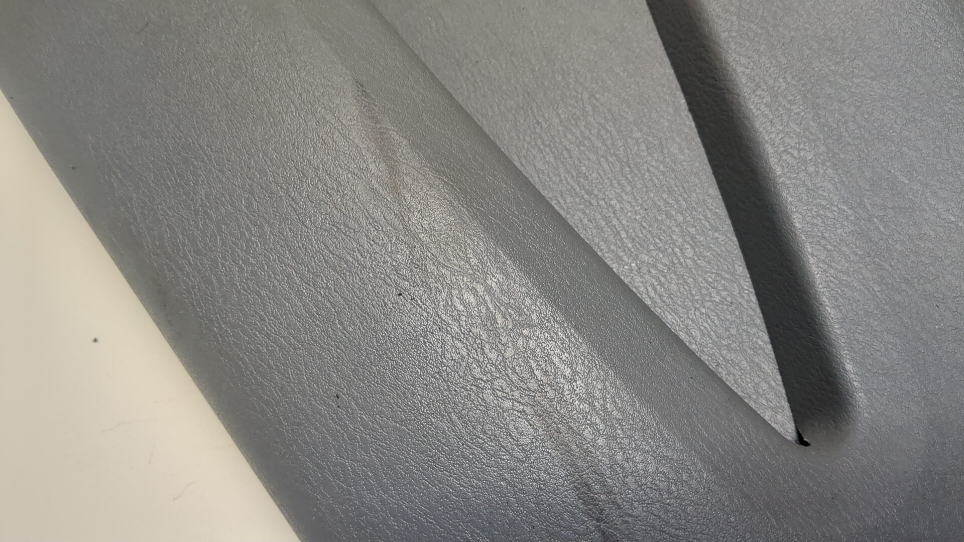 Обшивка двери передней правой