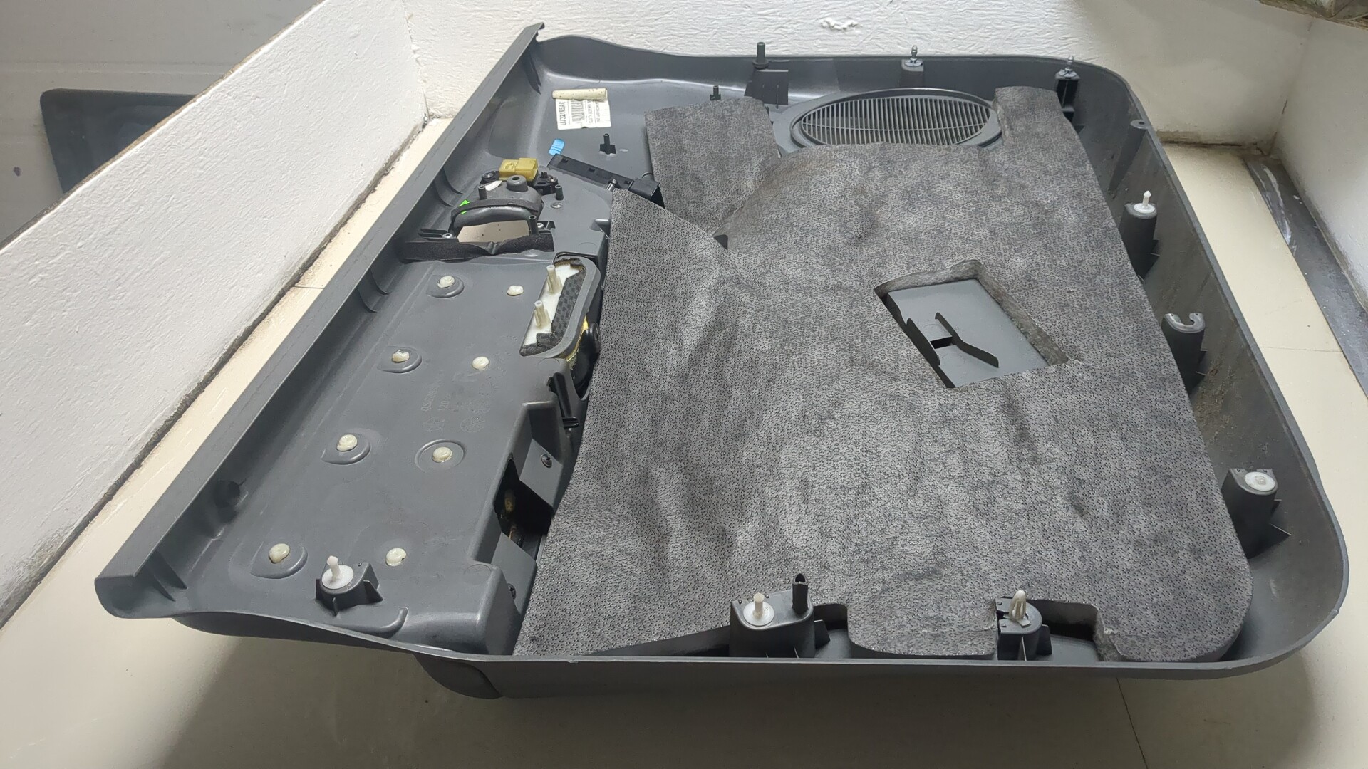 Обшивка двери передней правой