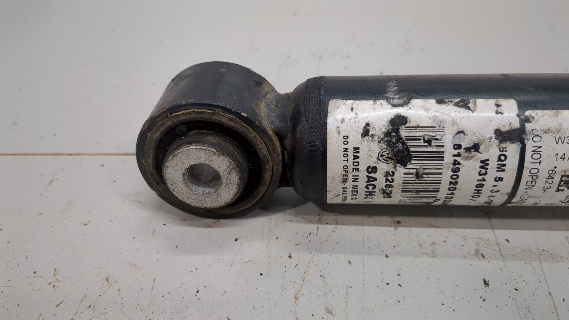 Амортизатор задний правый