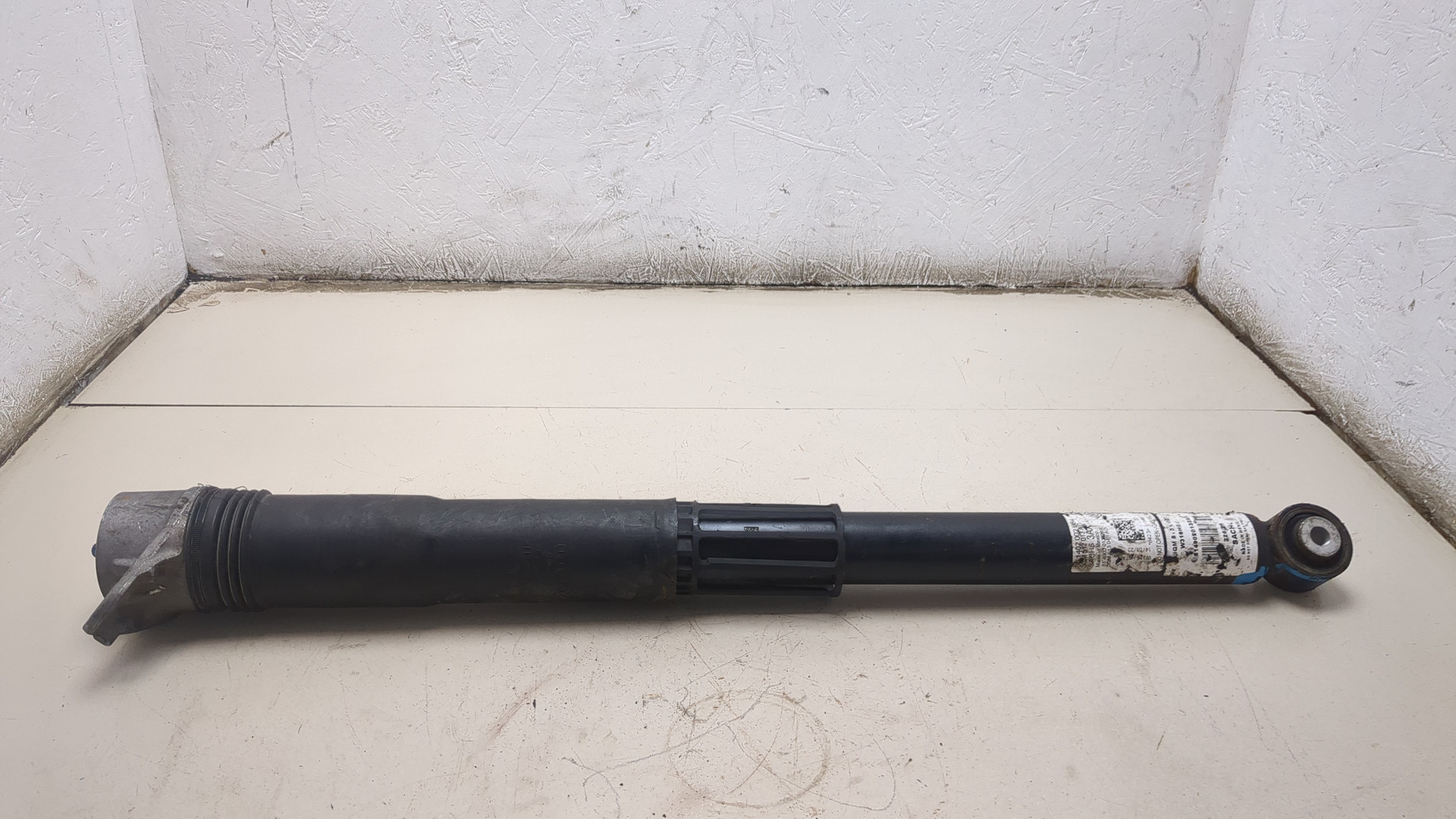 Амортизатор задний правый