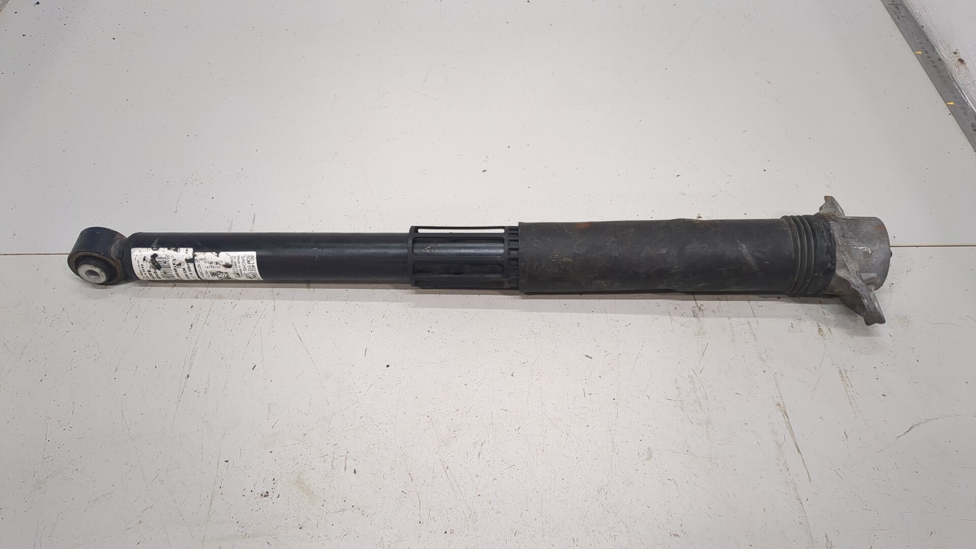 Амортизатор задний правый